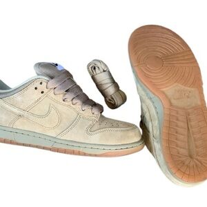 Nike unisex wmn size 9.5 brand new sb dunk low pro 2 beige